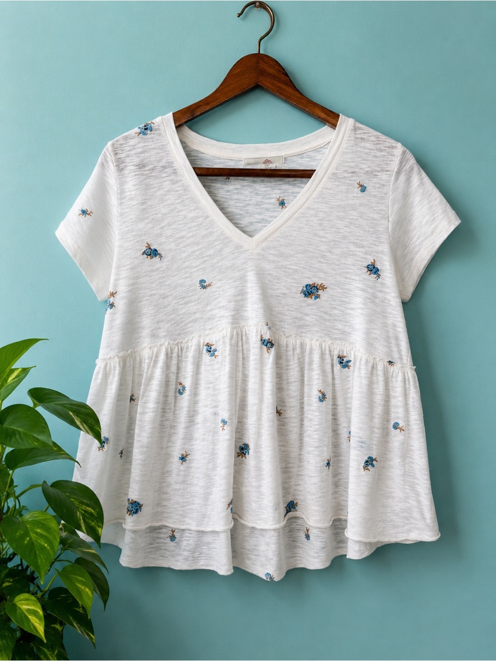 Penelope Rose White Floral Embroidered Peplum Top V Neck Large